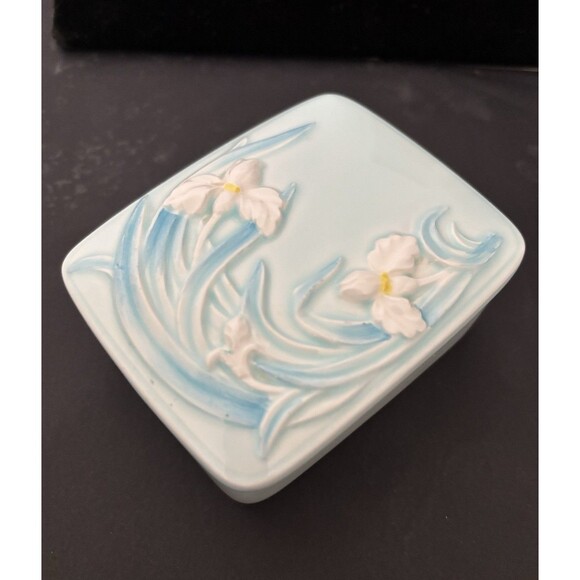 Vintage Light Blue & Pink Iris Flowers on Square Ceramic Trinket Jewelry Box Lid - Picture 9 of 9